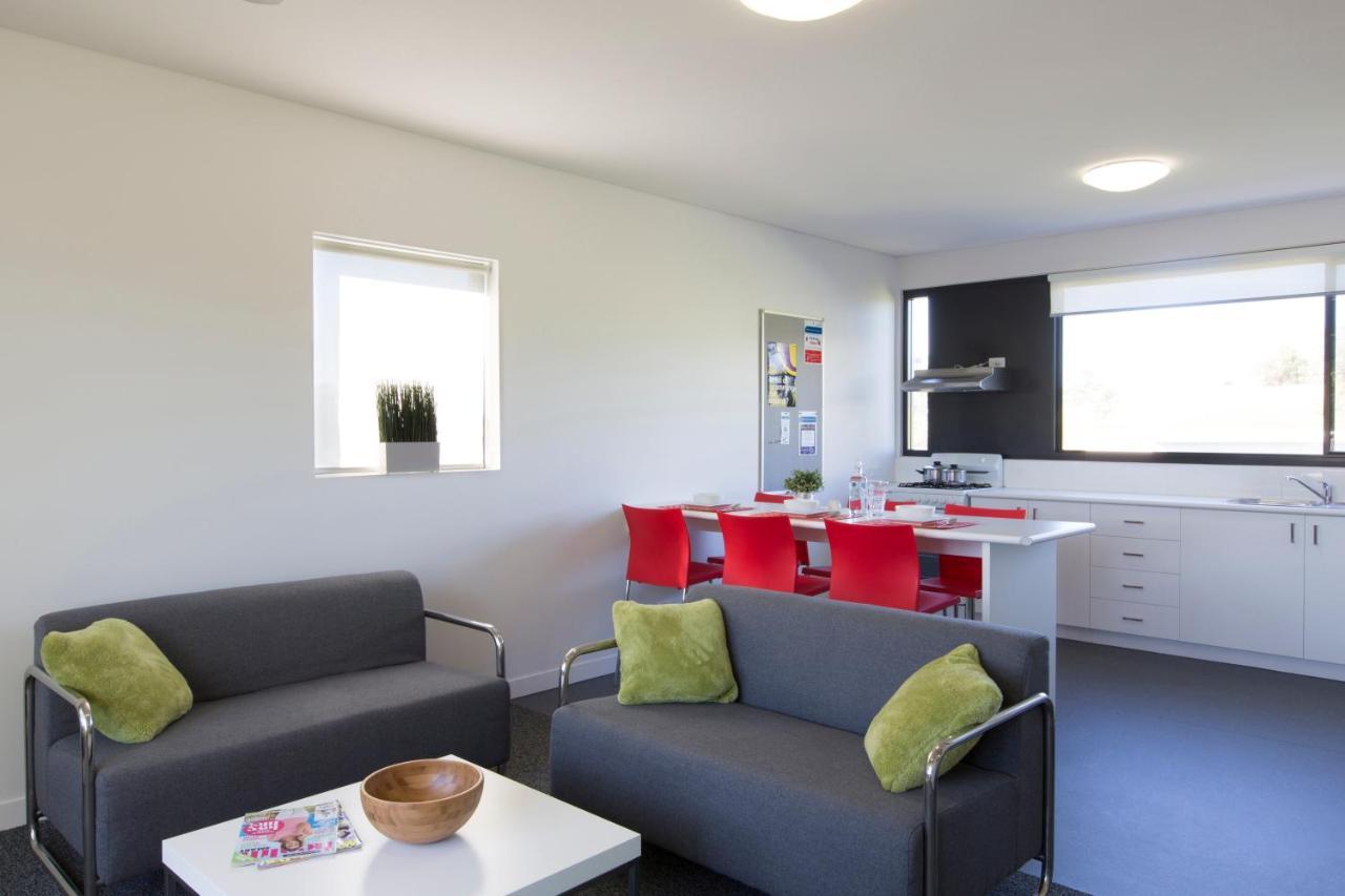 Western Sydney University Village - Кембълтаун Екстериор снимка