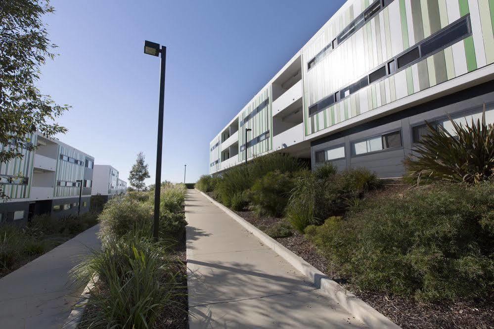 Western Sydney University Village - Кембълтаун Екстериор снимка